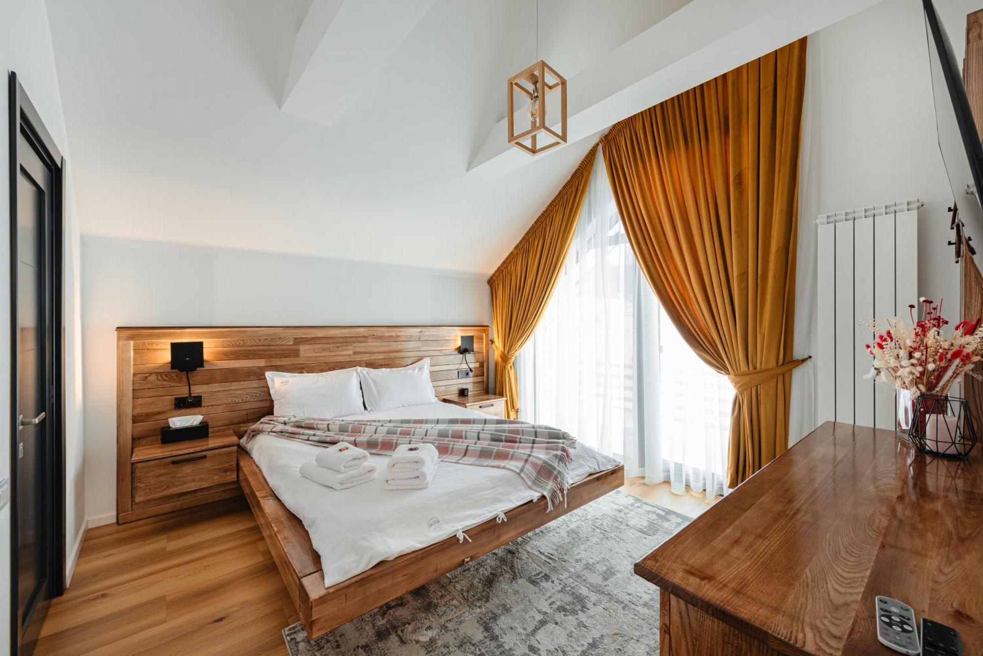 Elviu Guesthouse Lacu Rosu Ngoại thất bức ảnh